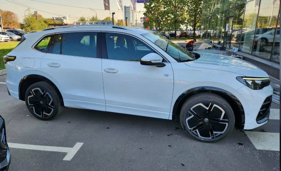 Volkswagen Tiguan L Pro III 